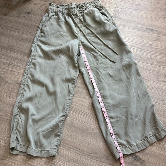 Loft Women's Cropped Pants Green Drawstring Casual Loose Boho Soft Preppy Sz XSP - Picture 1 of 7